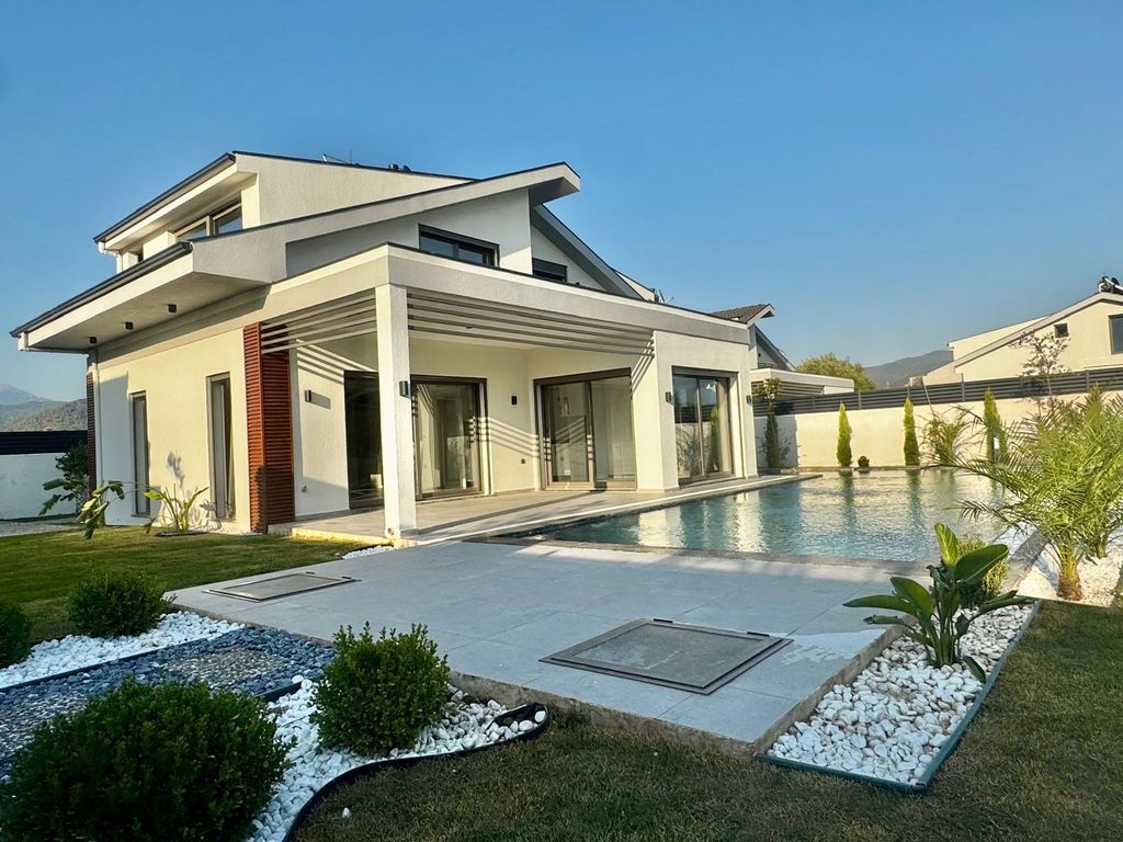 Property photo 2 of 23 Deluxe Fethiye Property For Sale - Landscaped Garden