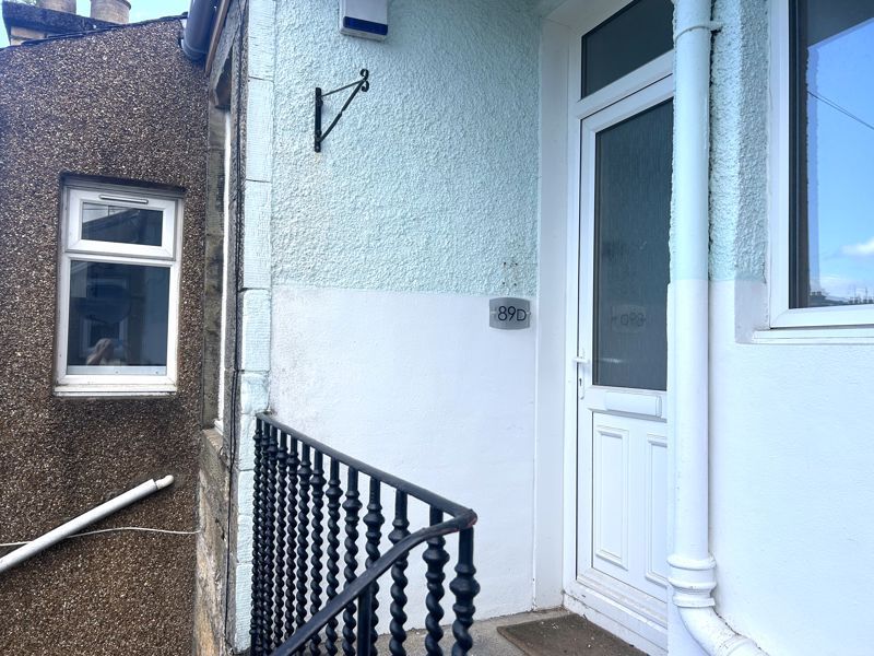 Property photo 3 of 18 Entrance