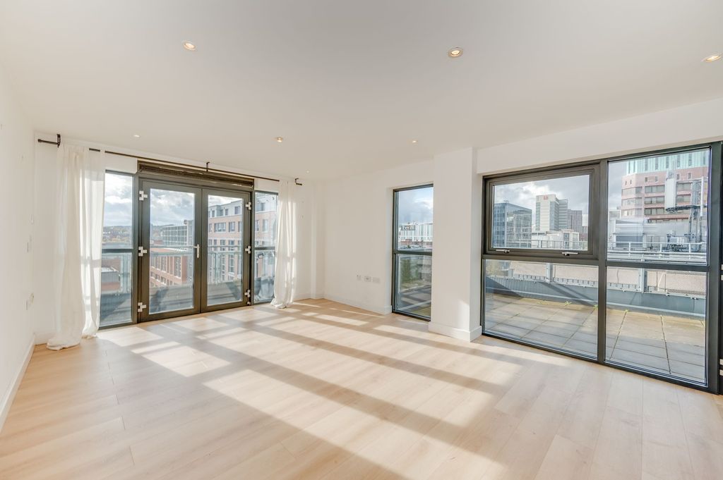 Property photo 3 of 18