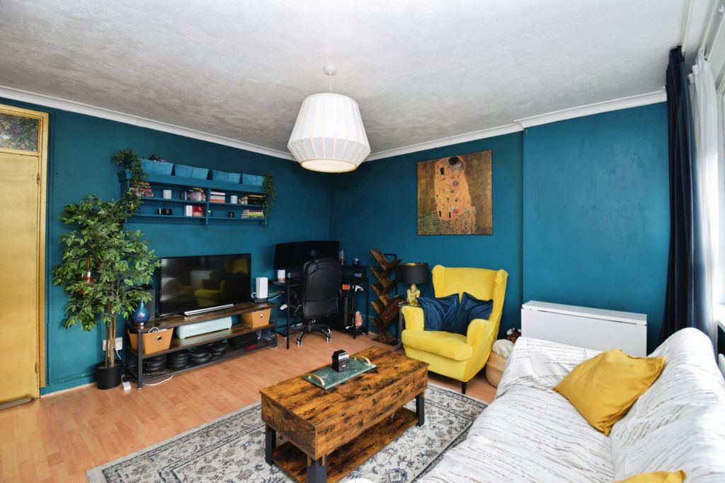 Property photo 1 of 19 Lounge