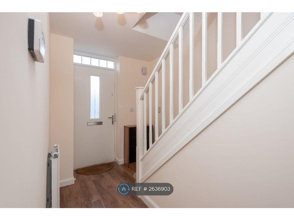 Property photo 2 of 21 Hallway