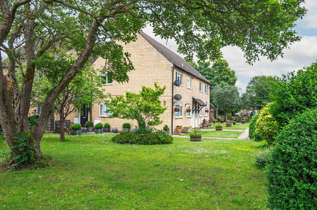 Property photo 1 of 11 Communal Garden