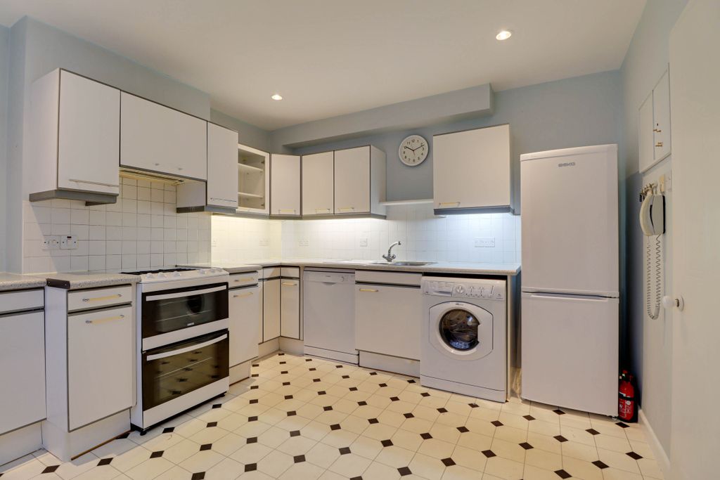 Property photo 3 of 15 Kitchen