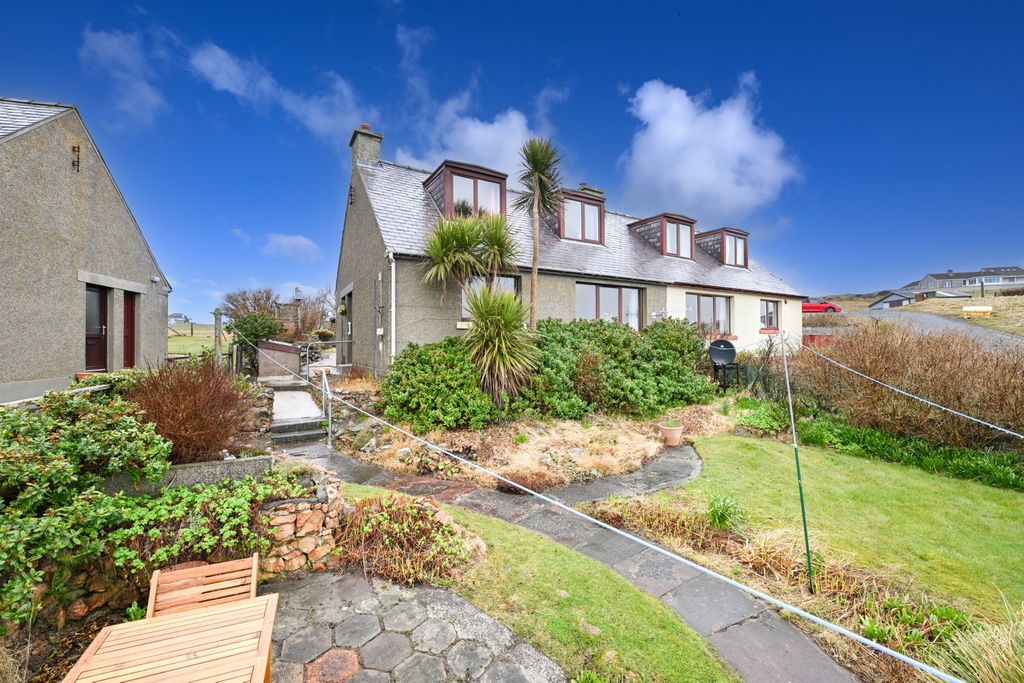 Property photo 2 of 35
