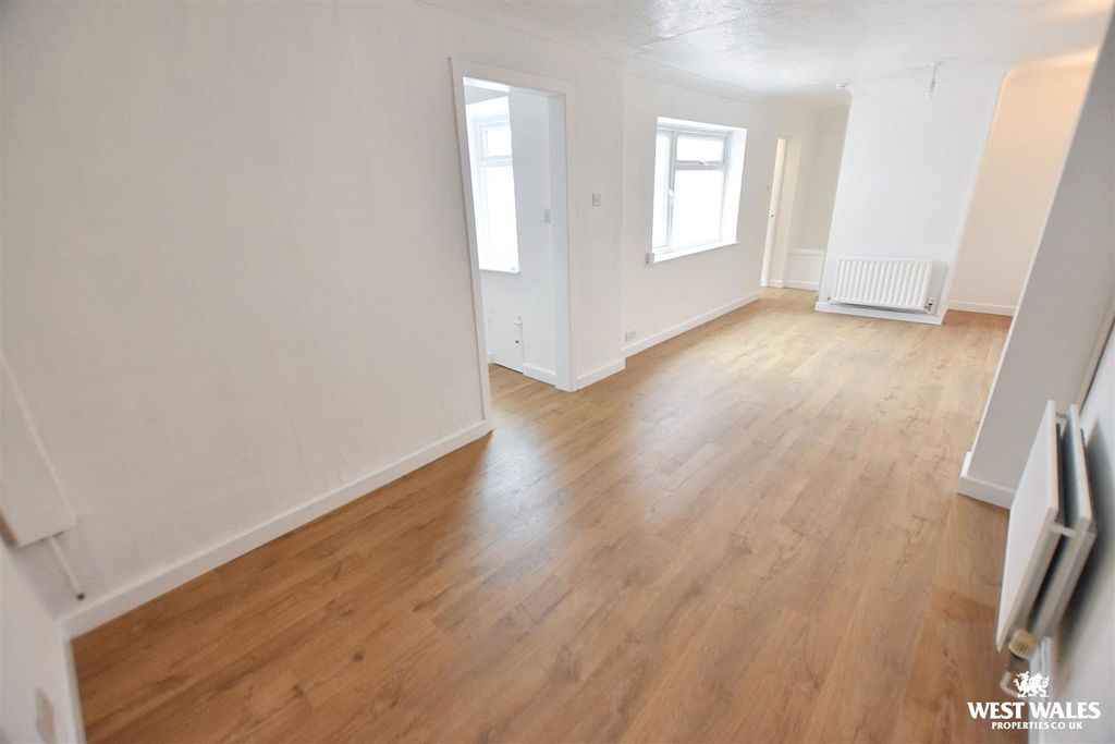 Property photo 2 of 22 12 (6).Jpg