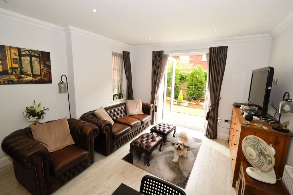 Property photo 3 of 19 Living Room