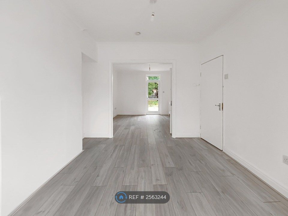 Property photo 3 of 35