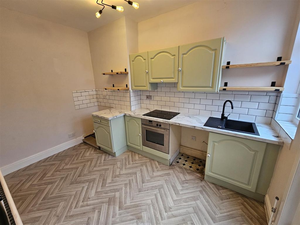 Property photo 2 of 9 Kitchen1.Jpg