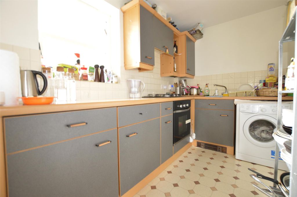 Property photo 2 of 9 Kitchen