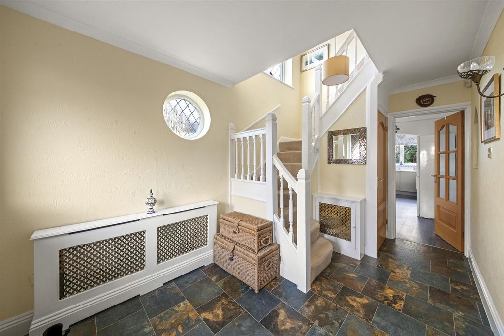 Property photo 2 of 25