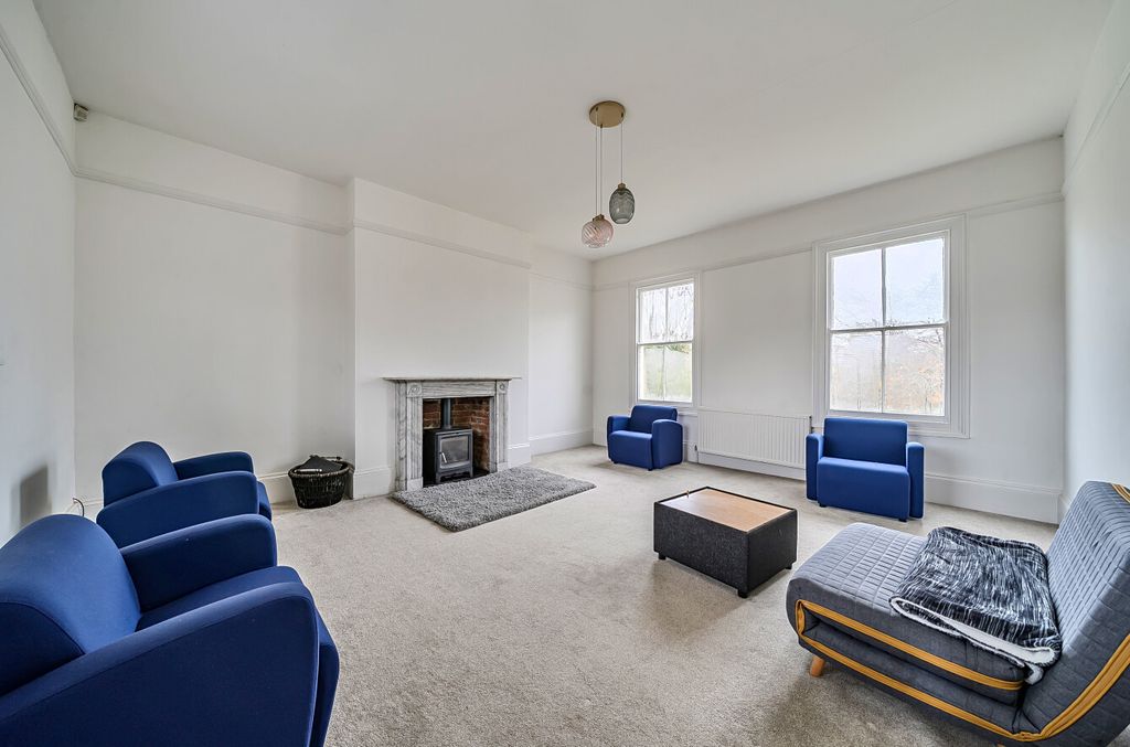 Property photo 1 of 16 Living Room