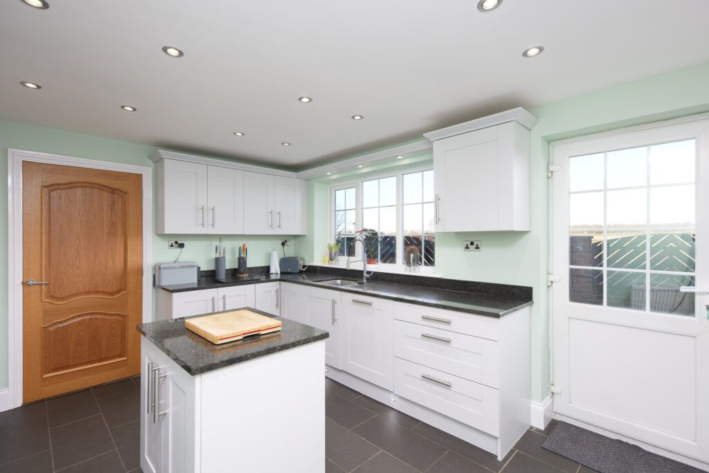 Property photo 1 of 32