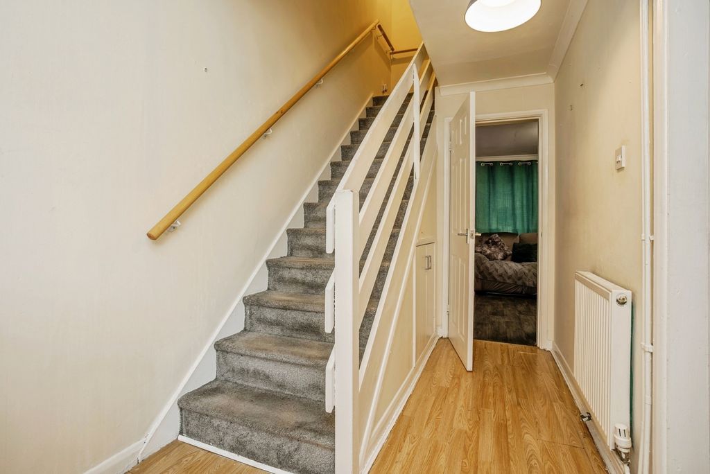 Property photo 2 of 17 Hallway