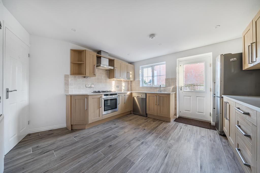 Property photo 3 of 20 Kitchen