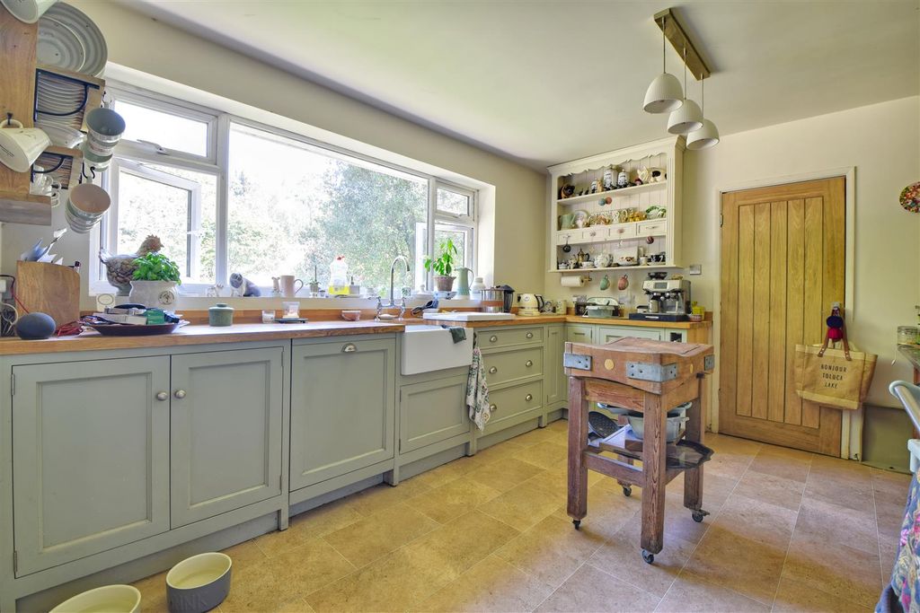 Property photo 3 of 25