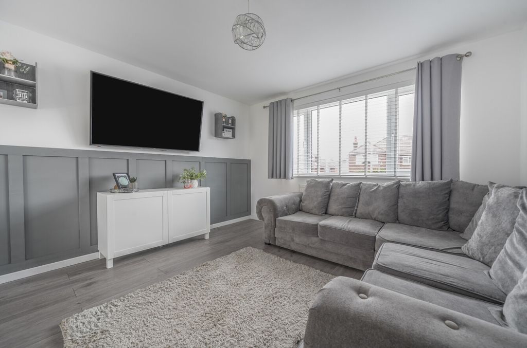 Property photo 3 of 8 1348590-25-68B70F...