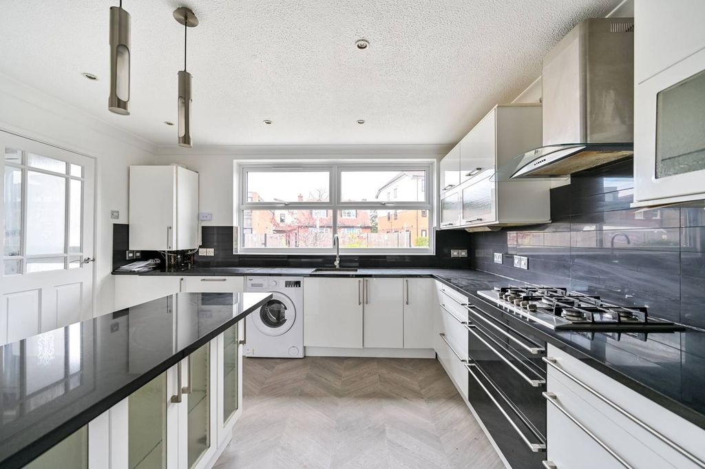 Property photo 3 of 13