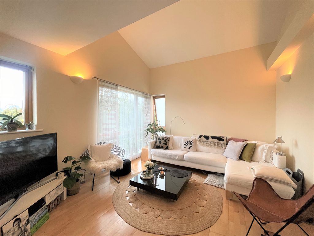 Property photo 2 of 6 Reception