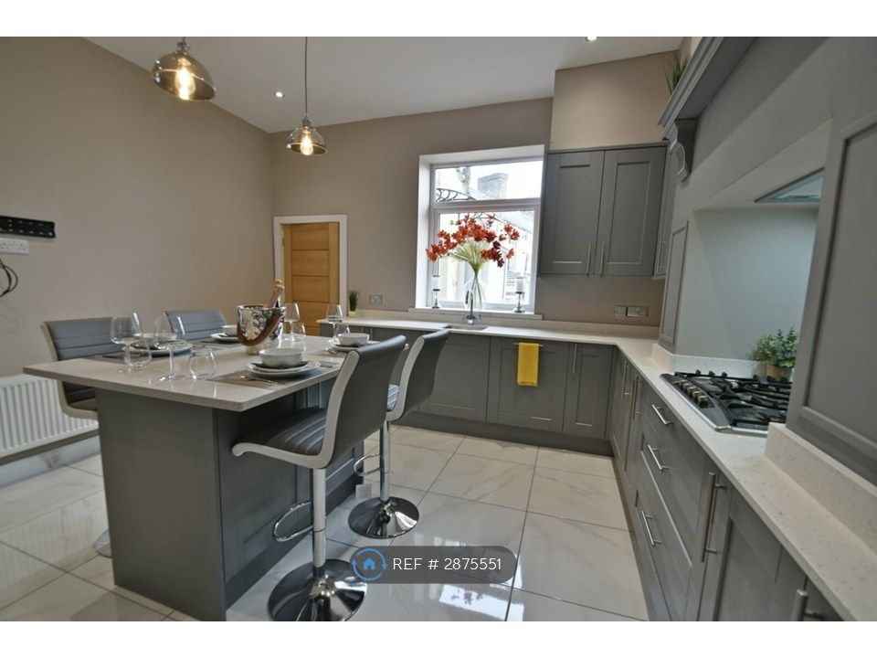 Property photo 3 of 19 Kitchen
