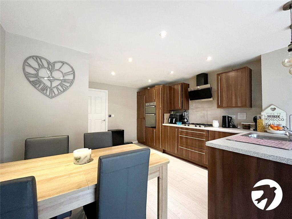 Property photo 2 of 16 Picture No. 13