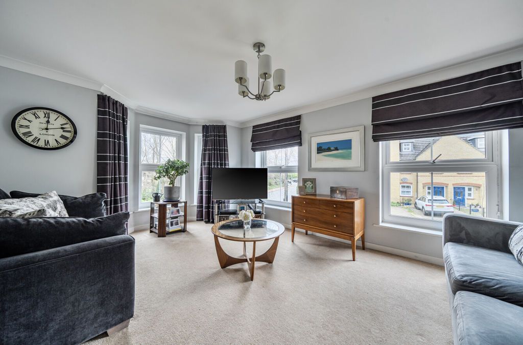 Property photo 3 of 20 Lounge