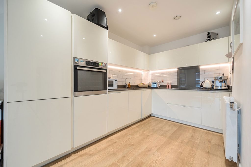 Property photo 2 of 23 1402660-21-69724c...