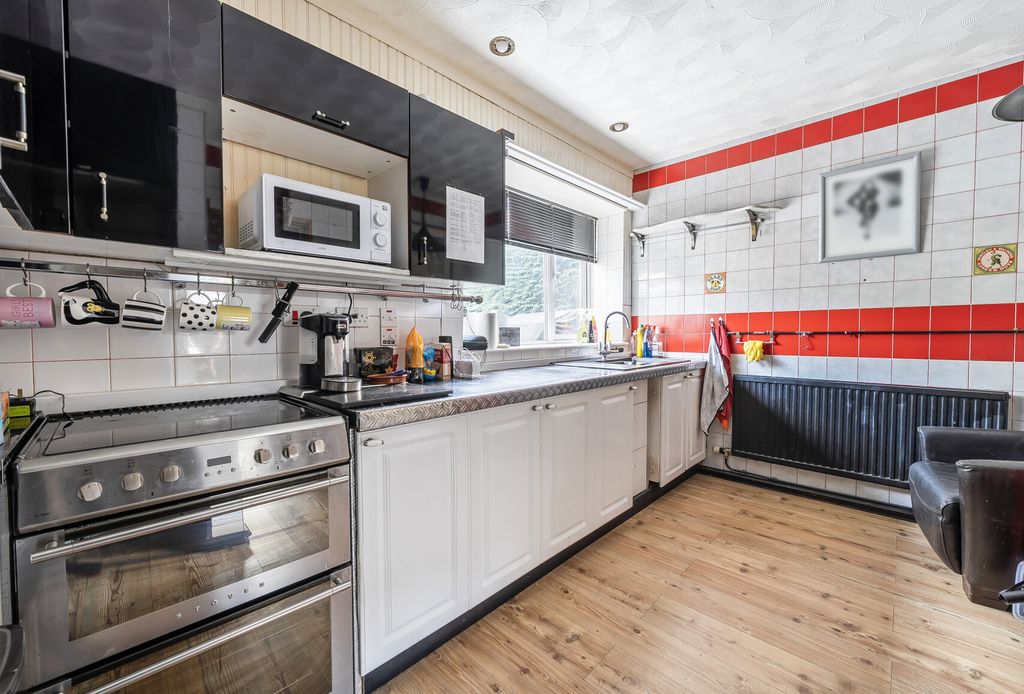 Property photo 3 of 20 1370059-9-6900Bd3...