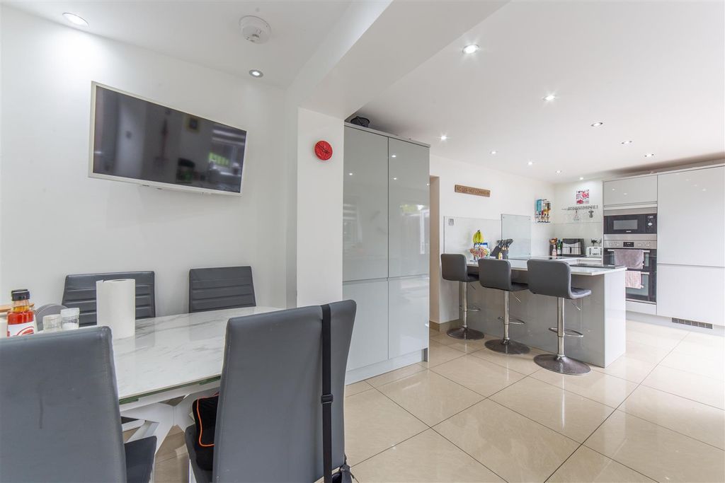 Property photo 1 of 36 106 Pilton Vale-20.Jpg