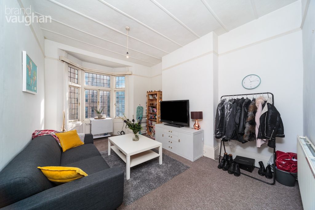 Property photo 2 of 6 Reception