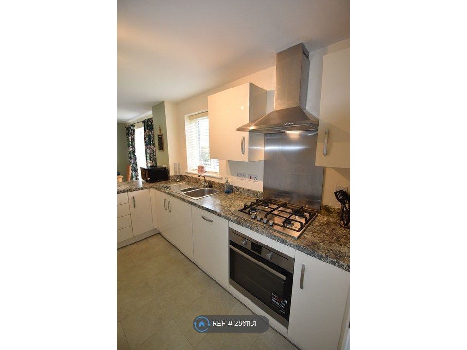 Property photo 3 of 16 Kitchen