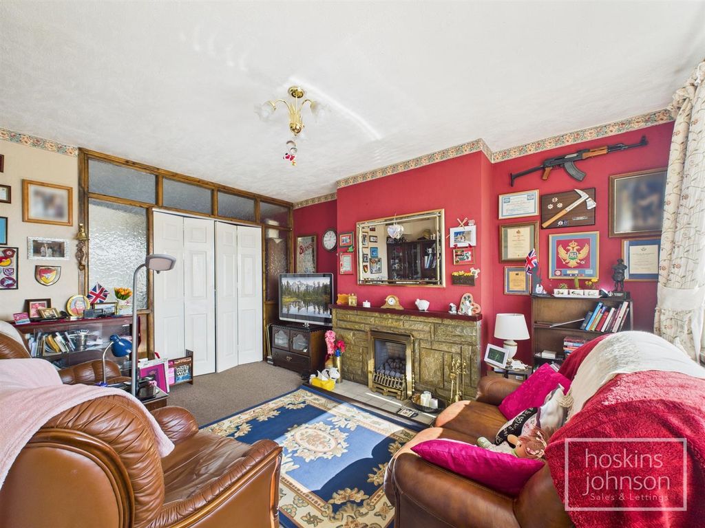 Property photo 3 of 24 Lounge