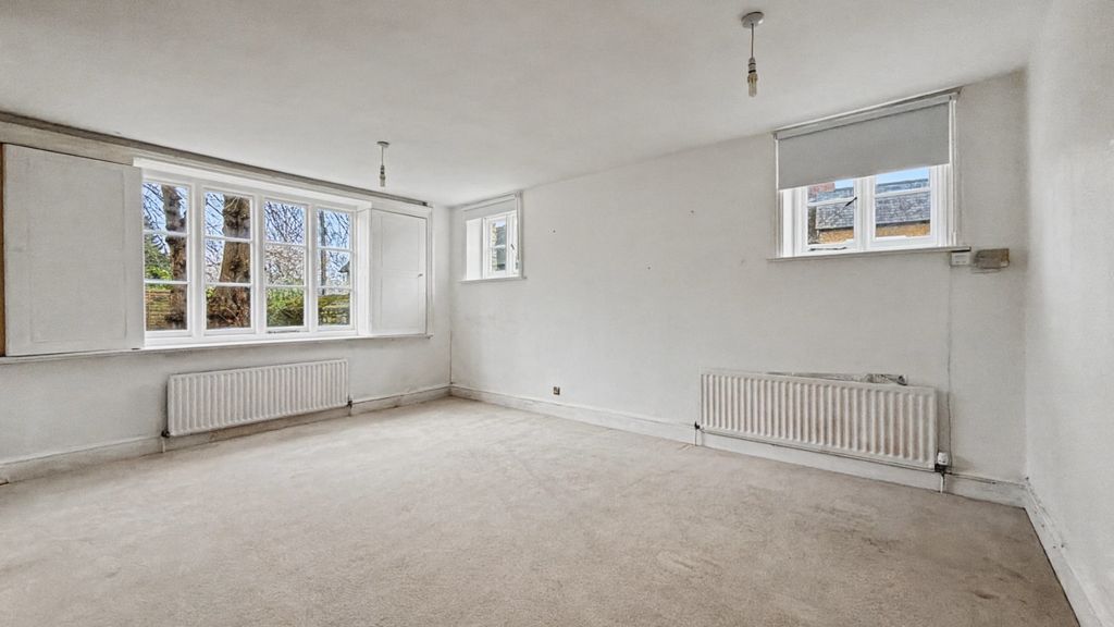 Property photo 2 of 13 4775401