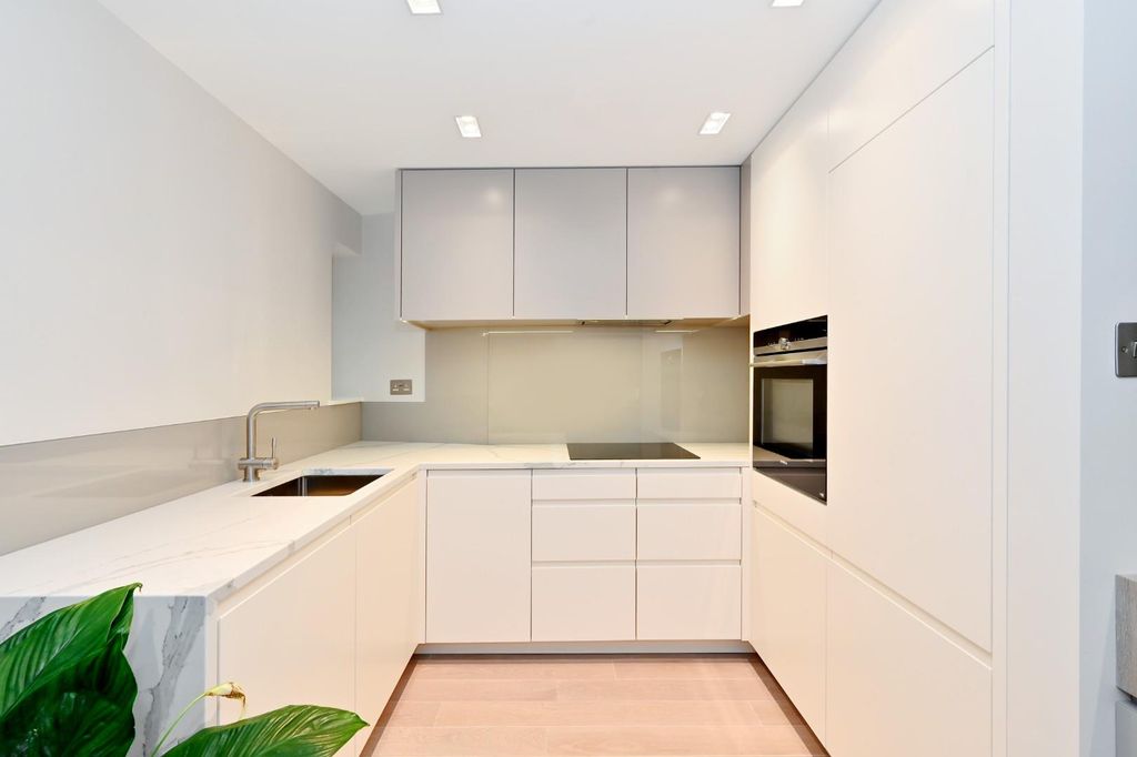 Property photo 2 of 7 2-2-Red-Lion-Yard (4).Jpg