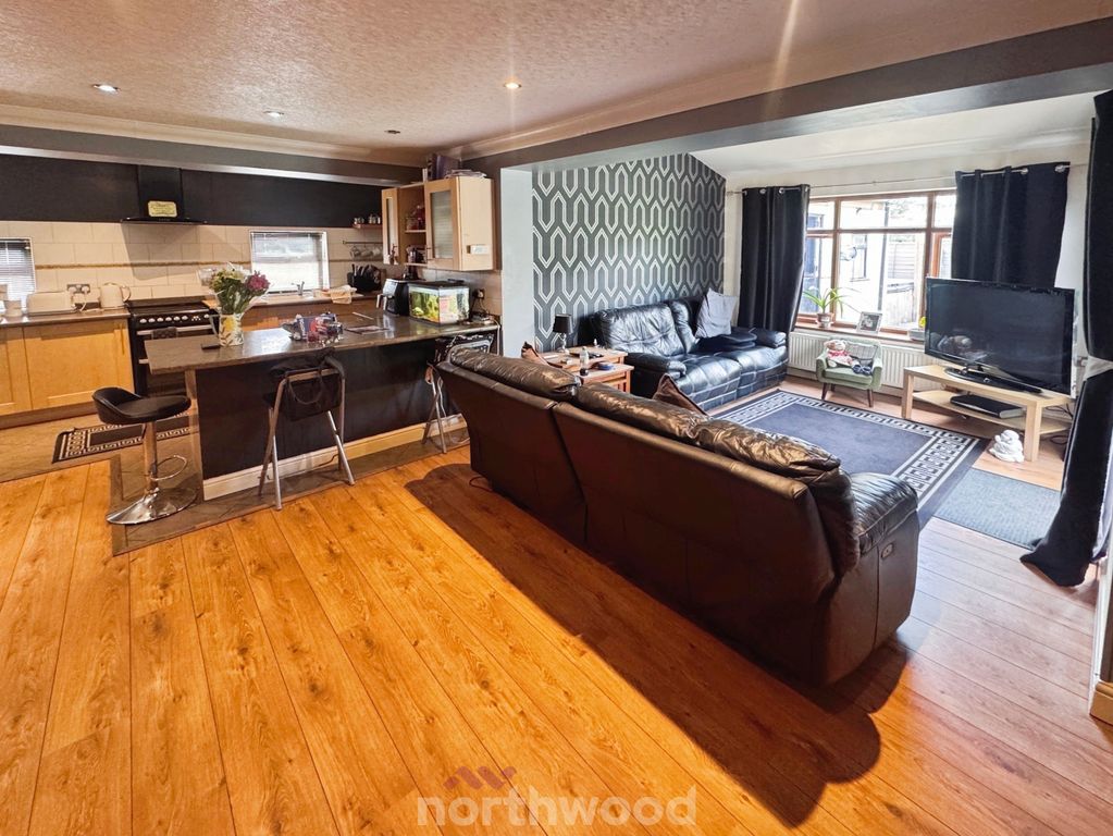 Property photo 3 of 28