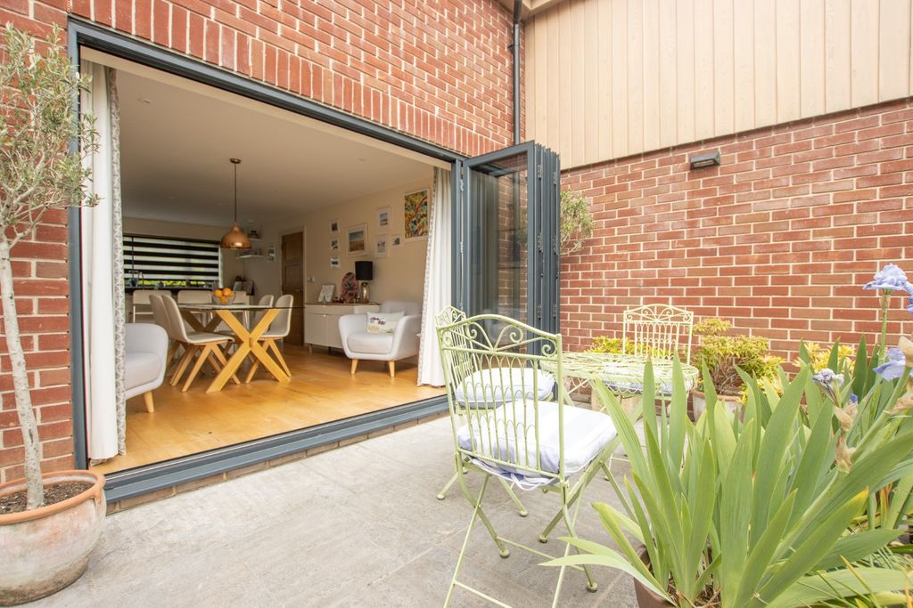 Property photo 3 of 38 2396316
