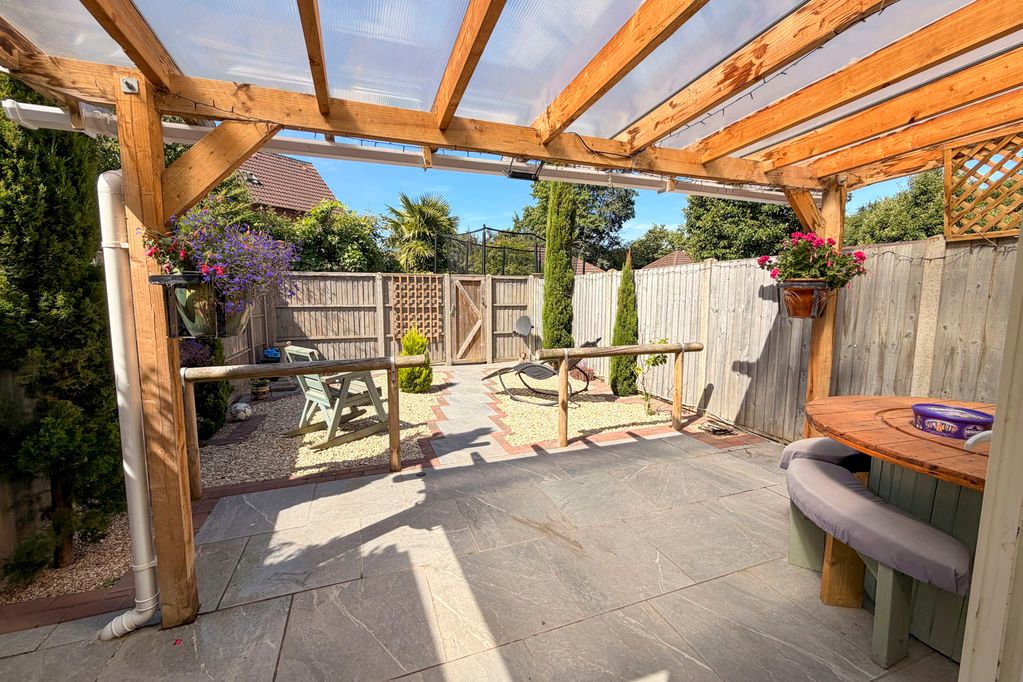 Property photo 2 of 17 Garden