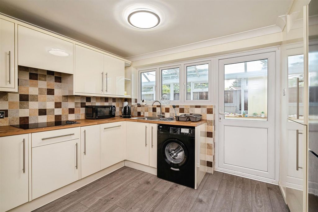 Property photo 3 of 18 Chestnut Carlton Colville  (3).Jpg