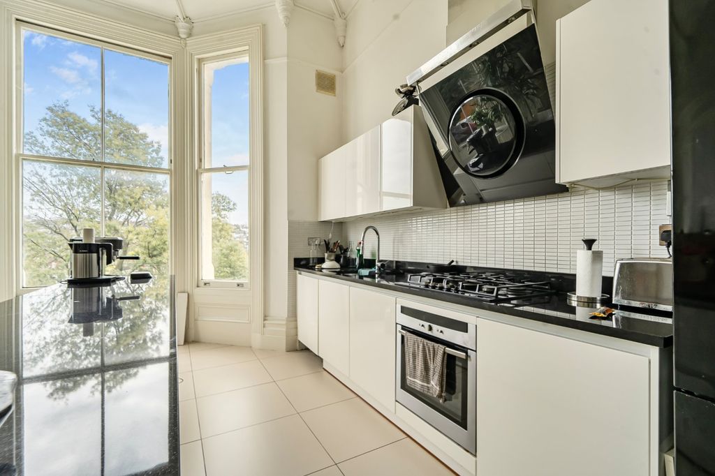 Property photo 2 of 18 Picture No. 53