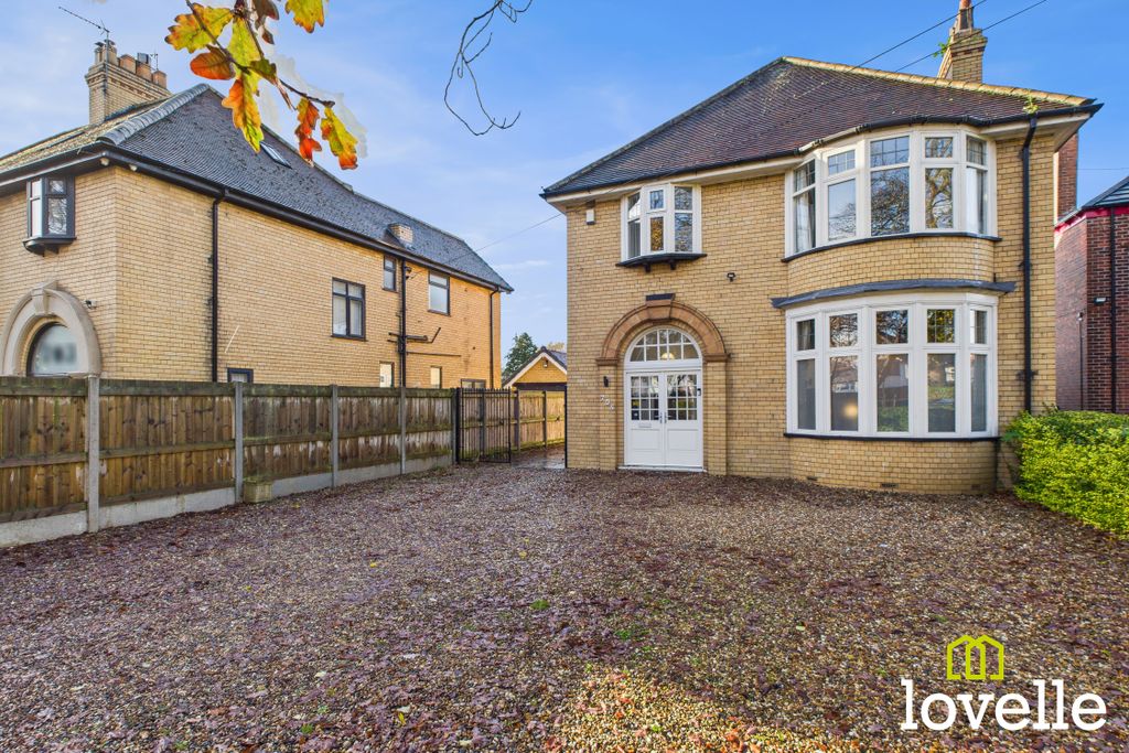 Property photo 2 of 52