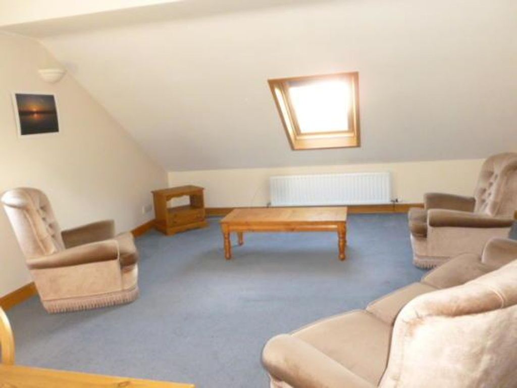 Property photo 2 of 6 Lounge