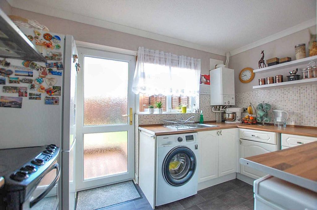 Property photo 3 of 9 Photo 6