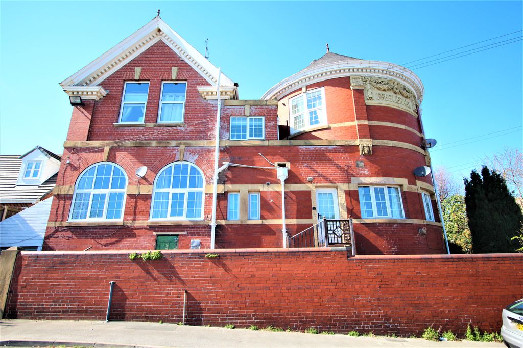 Property photo 2 of 17