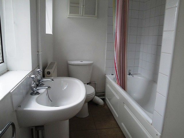 Property photo 3 of 8 Bathroom