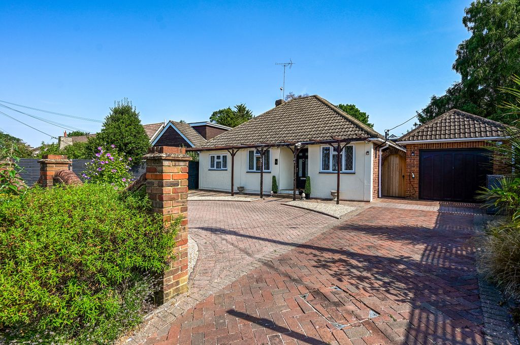 Property photo 1 of 15 83 Yeovil Road (11)