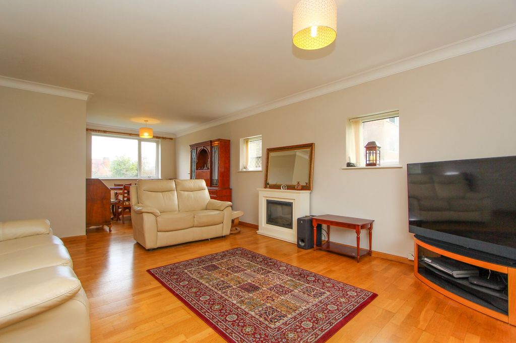 Property photo 2 of 22