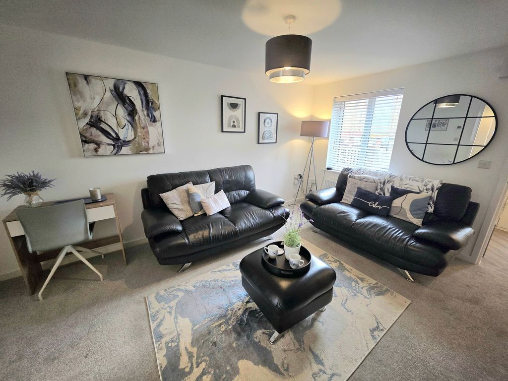 Property photo 2 of 30 Lounge