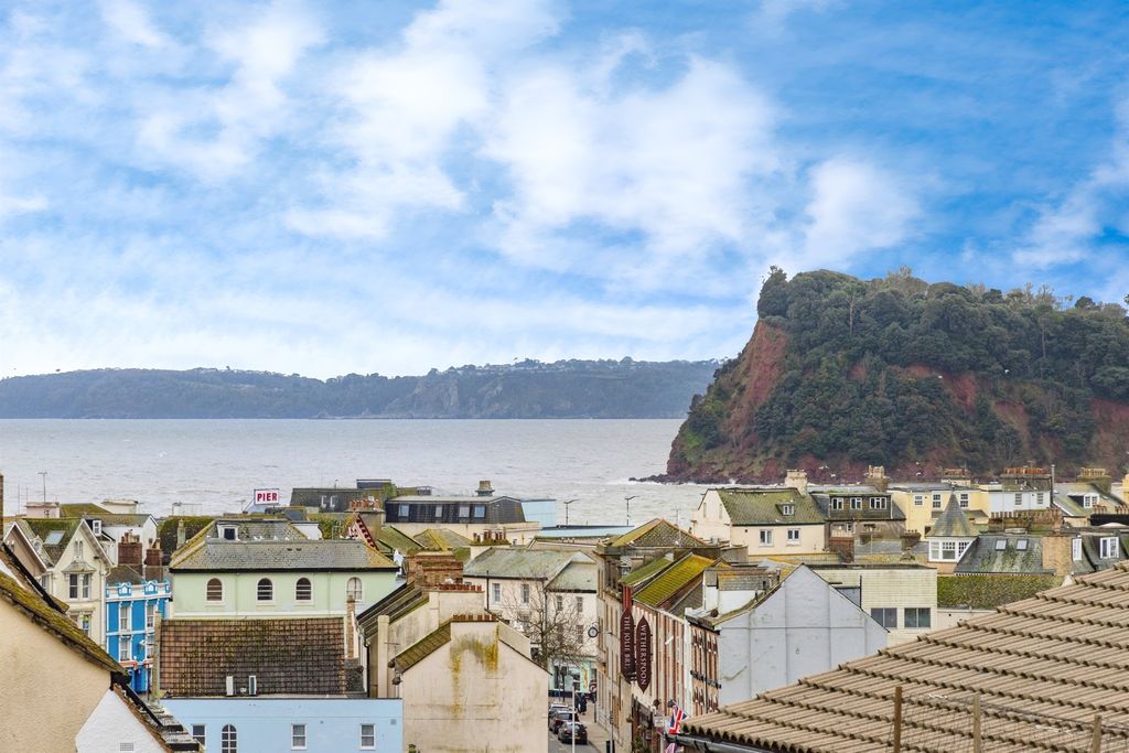 Property photo 2 of 26