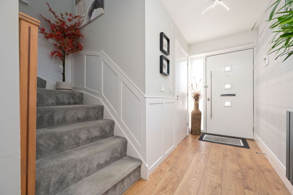 Property photo 2 of 47