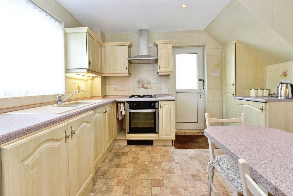Property photo 3 of 14 Photo