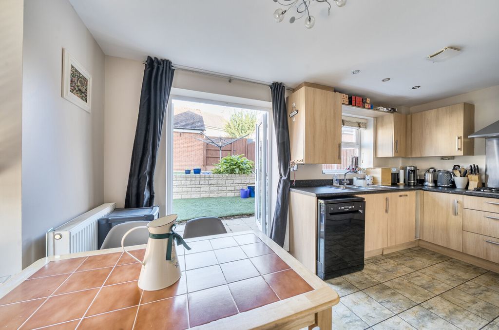 Property photo 2 of 19 Kitchen